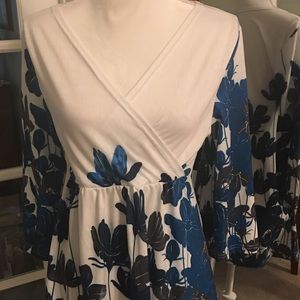 ⭐️Gorgeous blue/white tunic